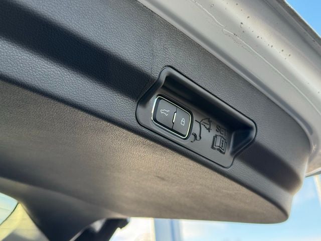 2026 Ford Explorer Platinum w/Glass Roof + Massaging Seats