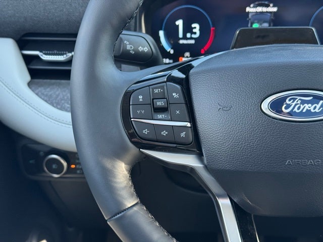 2026 Ford Explorer Platinum w/Glass Roof + Massaging Seats