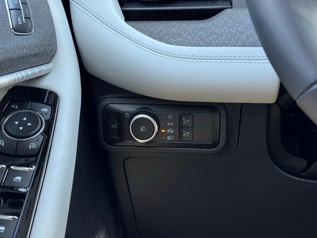 2026 Ford Explorer Platinum w/Glass Roof + Massaging Seats