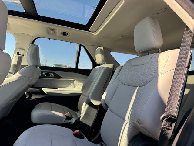 2025 Ford Explorer Platinum w/ Twin Panel Moonroof + Massaging Seats