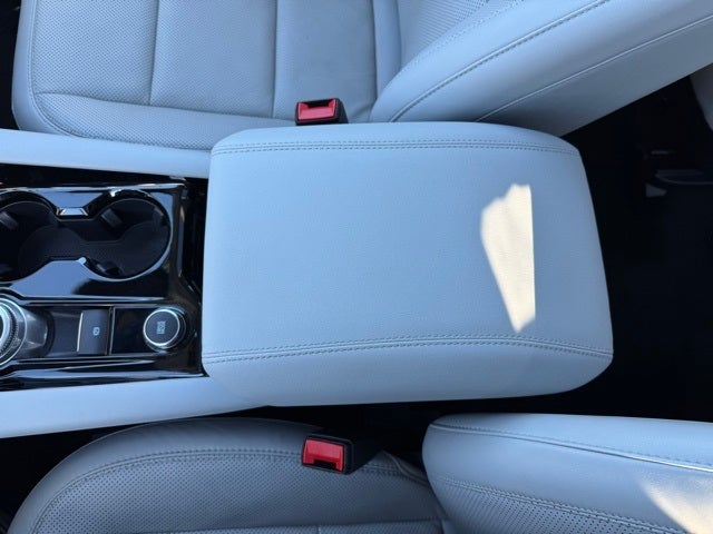 2025 Ford Explorer Platinum w/ Twin Panel Moonroof + Massaging Seats