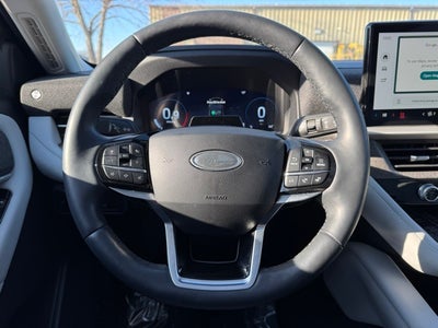 2025 Ford Explorer Platinum w/ Twin Panel Moonroof + Massaging Seats
