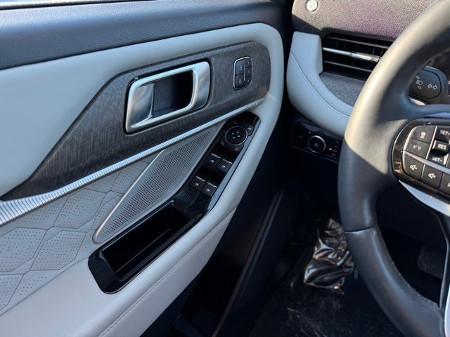2025 Ford Explorer Platinum w/ Twin Panel Moonroof + Massaging Seats