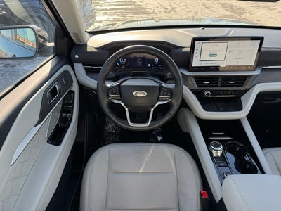 2025 Ford Explorer Platinum w/ Twin Panel Moonroof + Massaging Seats
