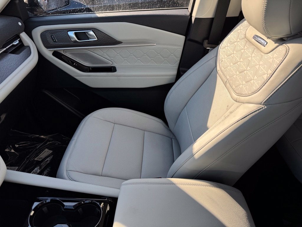 2026 Ford Explorer Platinum w/Glass Roof + Lux Leather Pkg