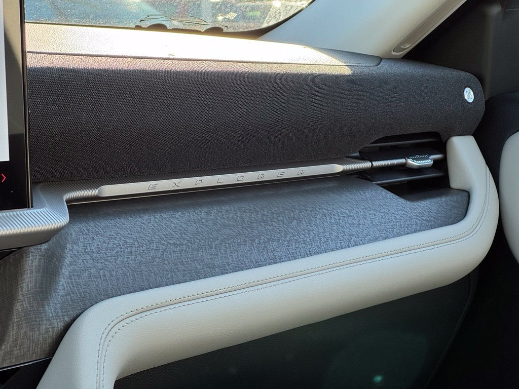 2026 Ford Explorer Platinum w/Glass Roof + Lux Leather Pkg