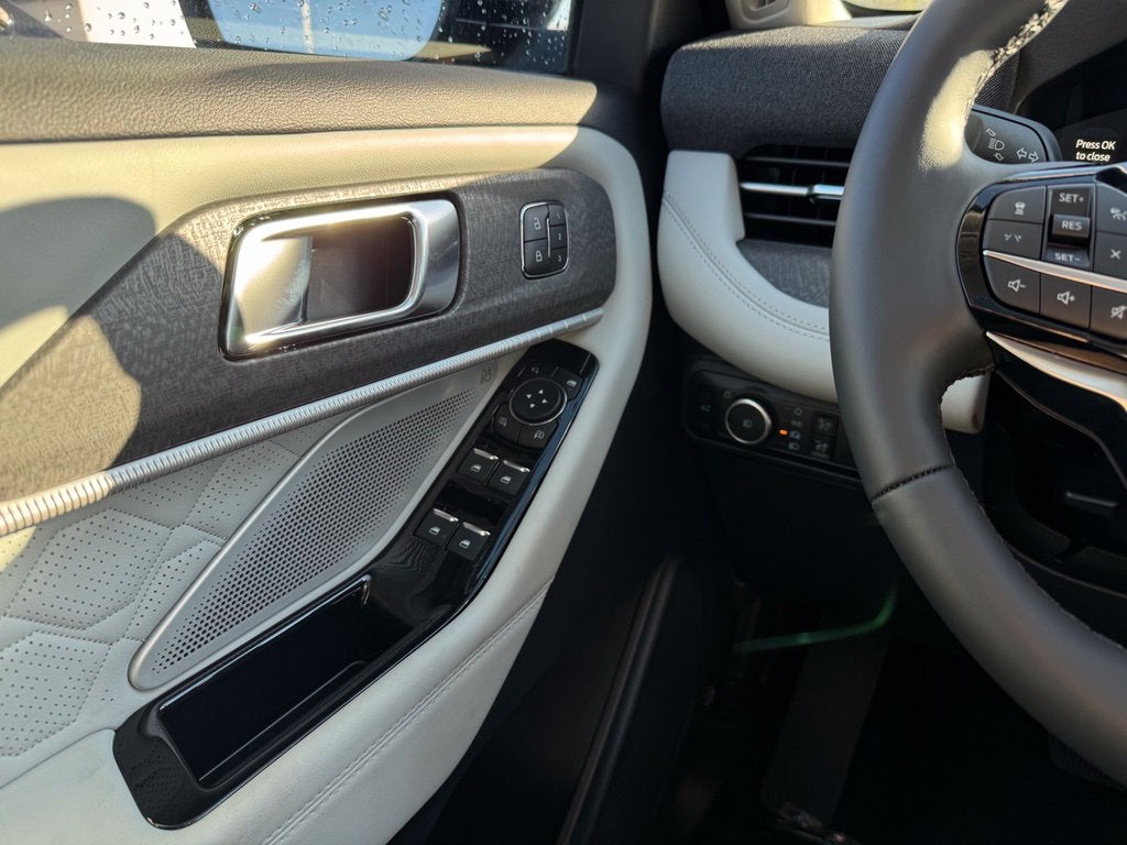 2026 Ford Explorer Platinum w/Glass Roof + Lux Leather Pkg