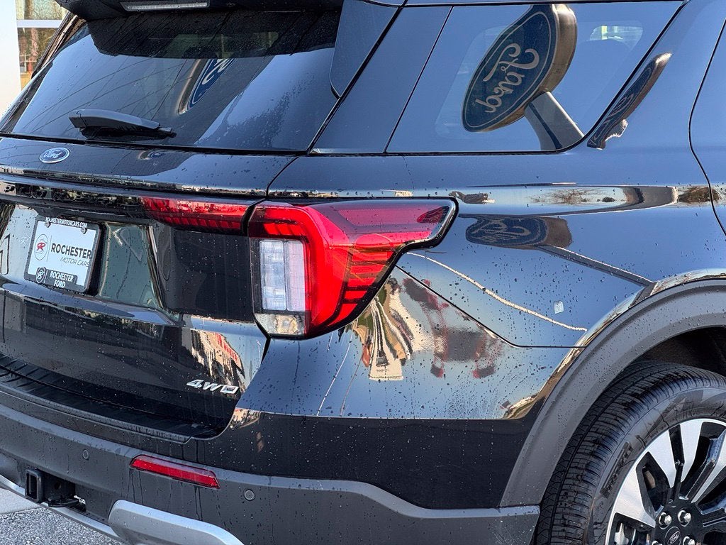 2026 Ford Explorer Platinum w/Glass Roof + Lux Leather Pkg