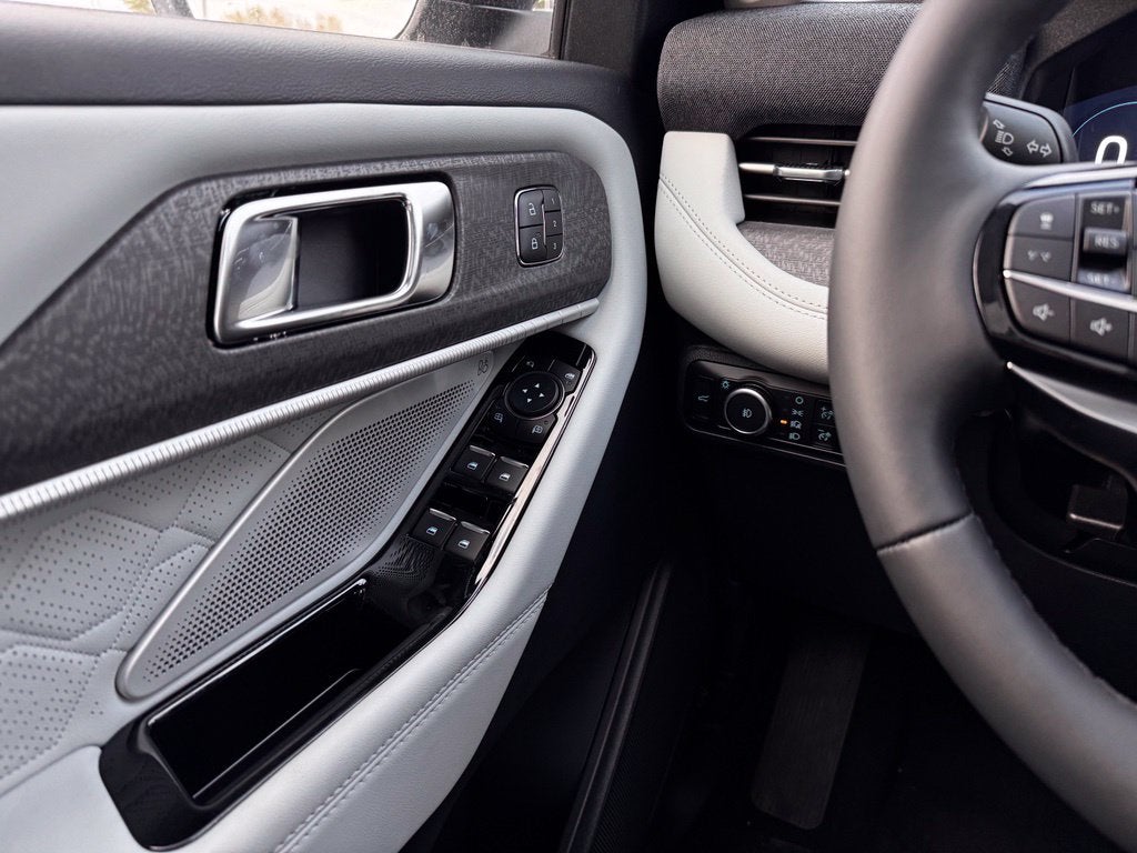 2026 Ford Explorer Platinum w/Glass Roof ++ Lux Leather Pkg