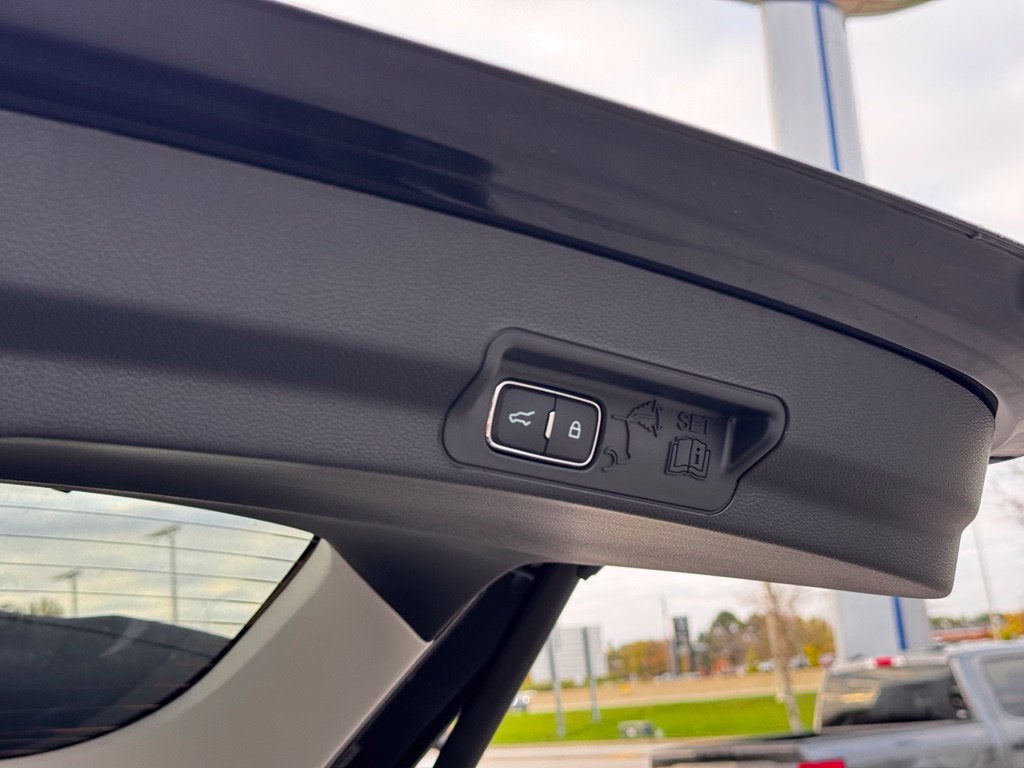 2026 Ford Explorer Platinum w/Glass Roof ++ Lux Leather Pkg