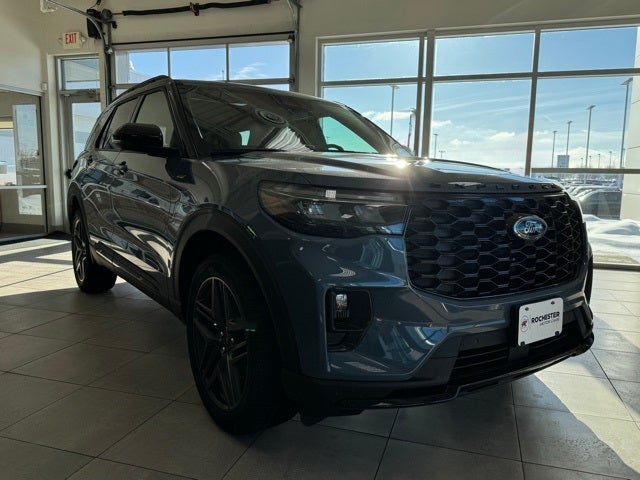 2025 Ford Explorer ST-Line w/Panoramic Vista Roof + Second Row Heated Seats