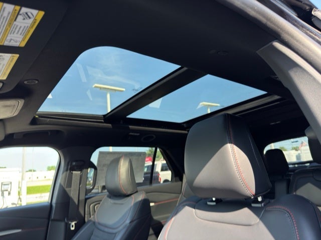 2025 Ford Explorer ST-Line w/Panoramic Vista Roof + Second Row Heated Seats