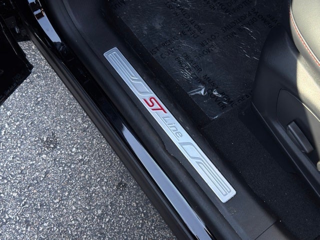 2025 Ford Explorer ST-Line w/Panoramic Vista Roof + Second Row Heated Seats