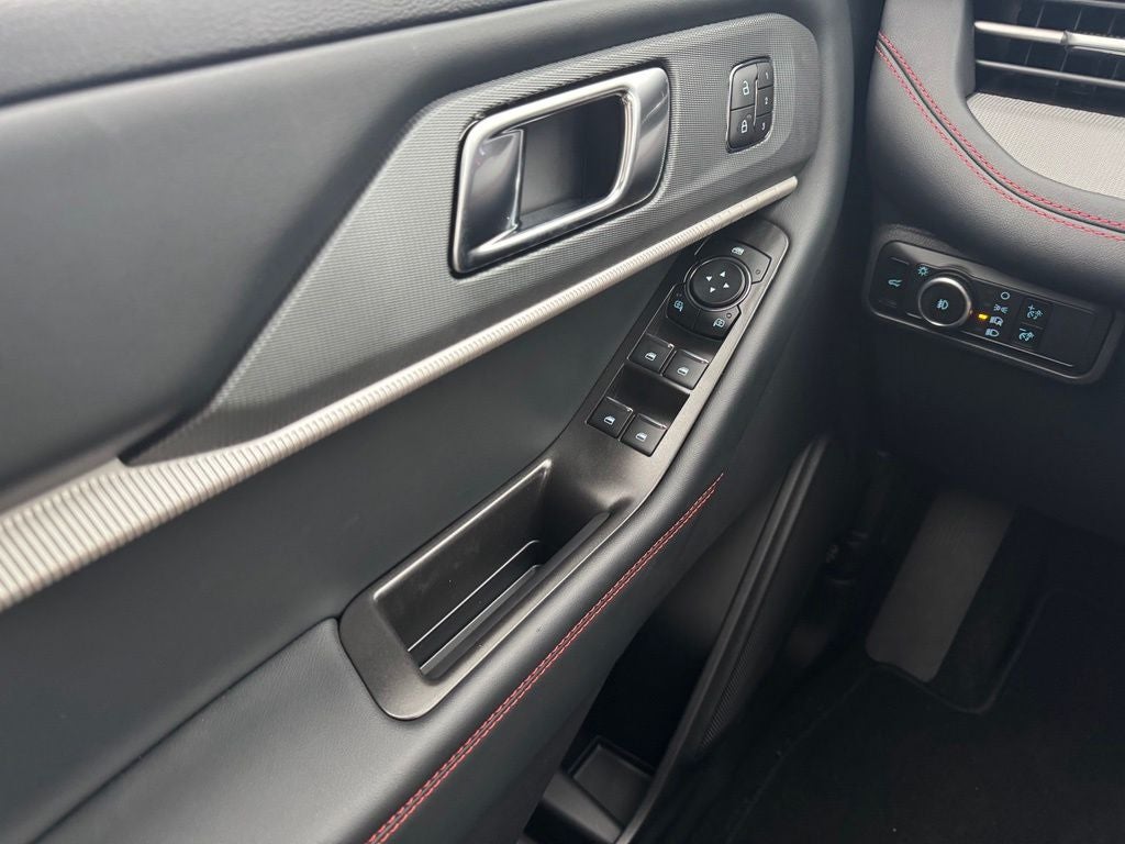 2026 Ford Explorer ST-Line w/Glass Roof + Premium Pkg