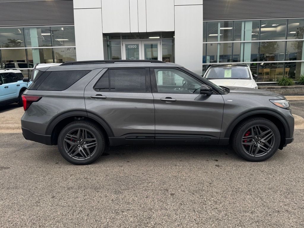 2026 Ford Explorer ST-Line w/Glass Roof + Premium Pkg