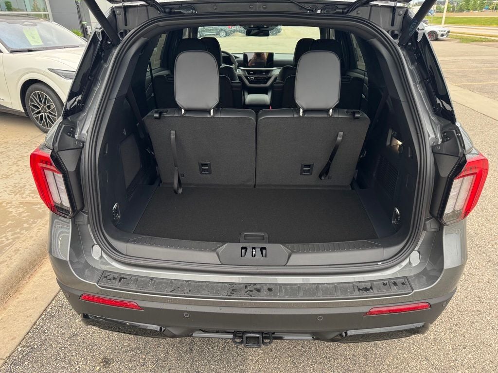 2026 Ford Explorer ST-Line w/Glass Roof + Premium Pkg