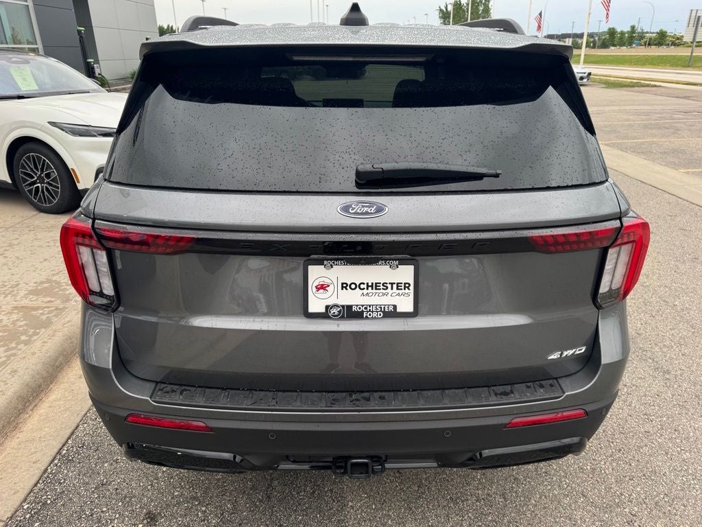 2026 Ford Explorer ST-Line w/Glass Roof + Premium Pkg