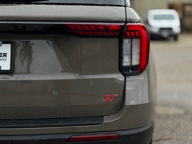 2026 Ford Explorer ST w/Glass Roof + Massaging Seats