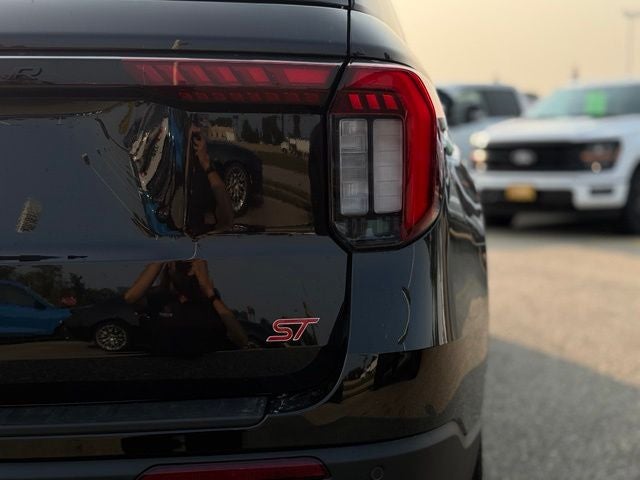 2026 Ford Explorer ST w/Glass Roof + Massaging Seats