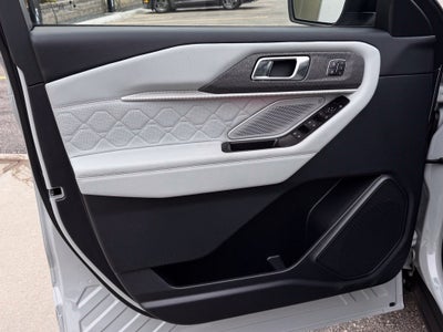 2027 Ford Explorer Platinum w/Panoramic Vista Roof + Ultimate Pkg