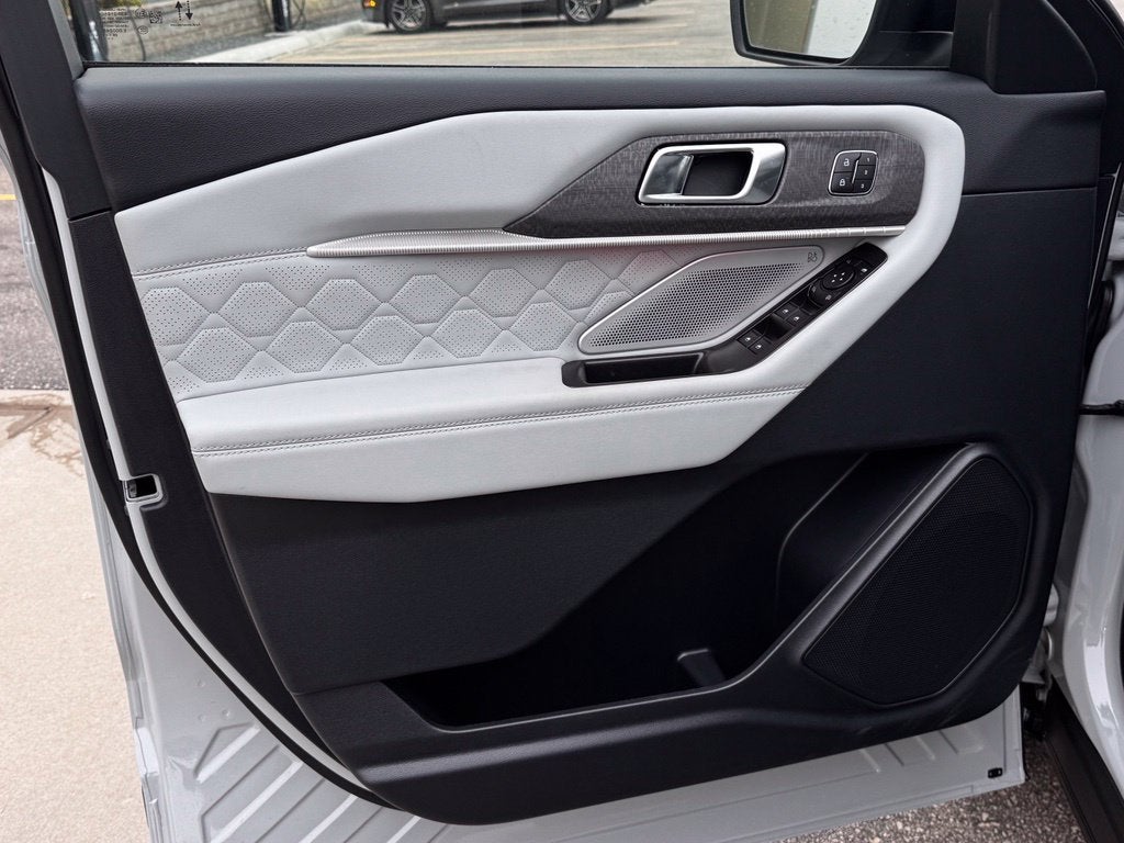 2027 Ford Explorer Platinum w/Panoramic Vista Roof + Ultimate Pkg