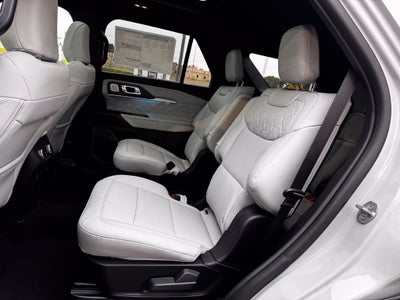 2027 Ford Explorer Platinum w/Panoramic Vista Roof + Ultimate Pkg