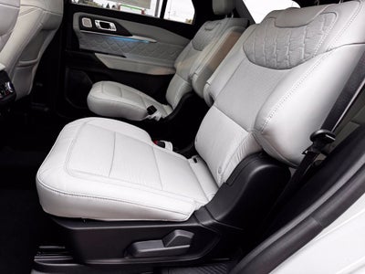 2027 Ford Explorer Platinum w/Panoramic Vista Roof + Ultimate Pkg