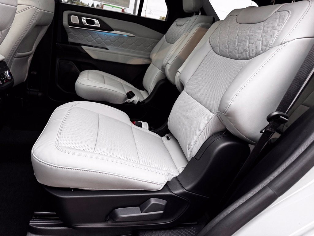 2027 Ford Explorer Platinum w/Panoramic Vista Roof + Ultimate Pkg