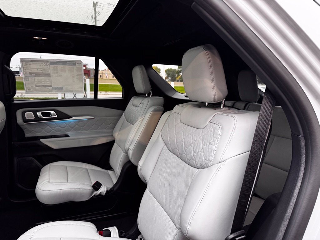 2027 Ford Explorer Platinum w/Panoramic Vista Roof + Ultimate Pkg