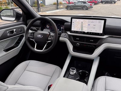 2027 Ford Explorer Platinum w/Panoramic Vista Roof + Ultimate Pkg