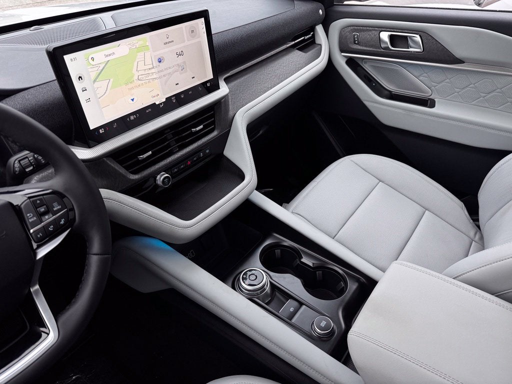 2027 Ford Explorer Platinum w/Panoramic Vista Roof + Ultimate Pkg