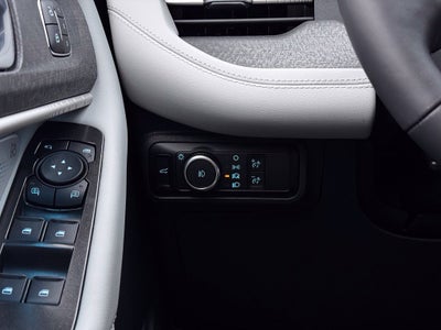 2027 Ford Explorer Platinum w/Panoramic Vista Roof + Ultimate Pkg