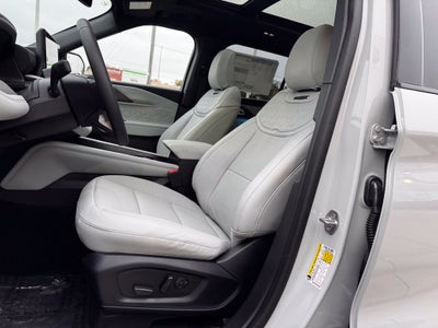 2027 Ford Explorer Platinum w/Panoramic Vista Roof + Ultimate Pkg