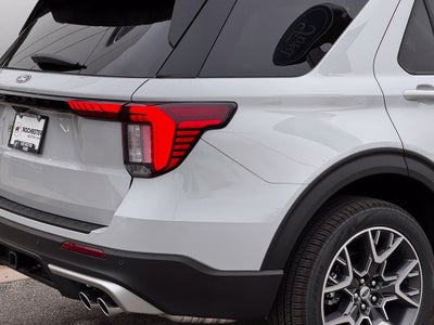 2027 Ford Explorer Platinum w/Panoramic Vista Roof + Ultimate Pkg