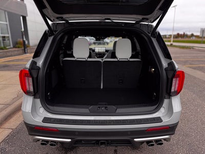 2027 Ford Explorer Platinum w/Panoramic Vista Roof + Ultimate Pkg