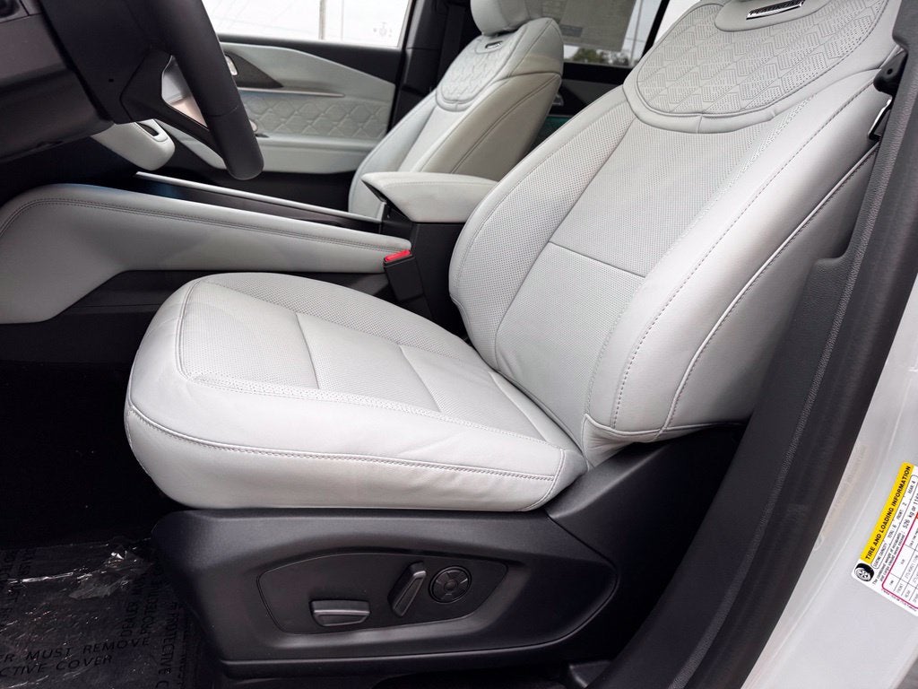 2027 Ford Explorer Platinum w/Panoramic Vista Roof + Ultimate Pkg