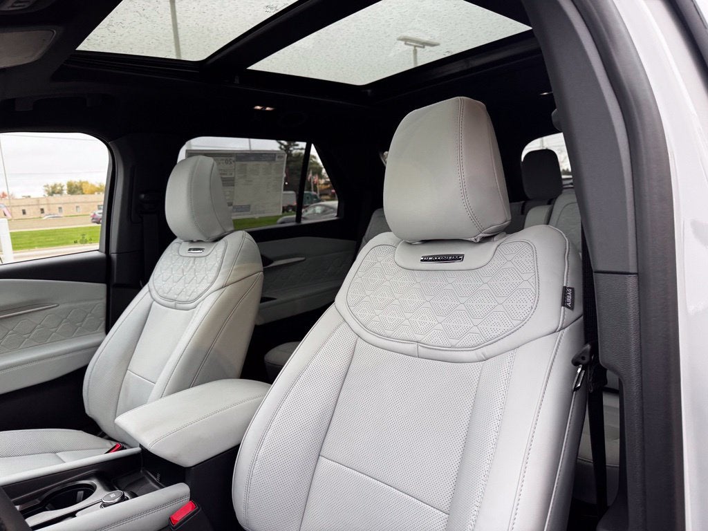 2027 Ford Explorer Platinum w/Panoramic Vista Roof + Ultimate Pkg