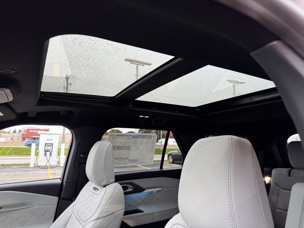 2027 Ford Explorer Platinum w/Panoramic Vista Roof + Ultimate Pkg