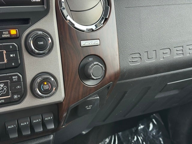 2015 Ford F-250SD Lariat w/ Remote Start + Rear Camera