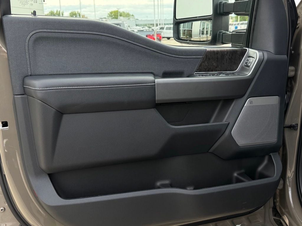 2027 Ford F-350SD Lariat