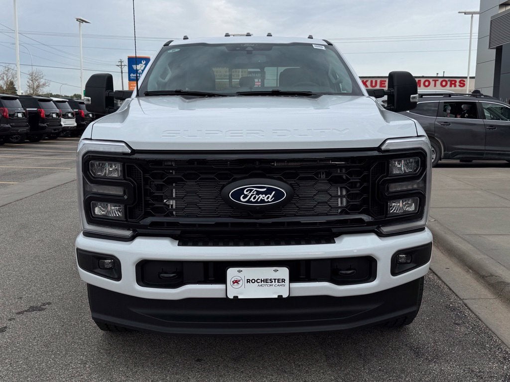 2027 Ford F-350SD XLT