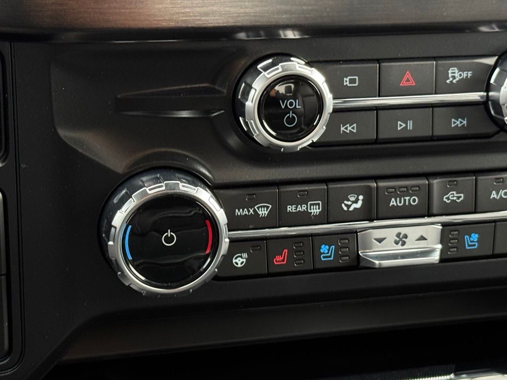 2027 Ford F-350SD Lariat