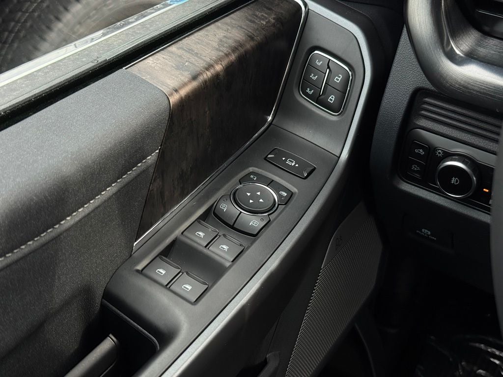 2027 Ford F-350SD Lariat