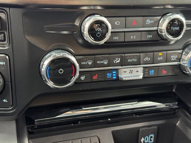 2026 Ford F-350SD Lariat w/FX4 Pkg + Tailgate Step