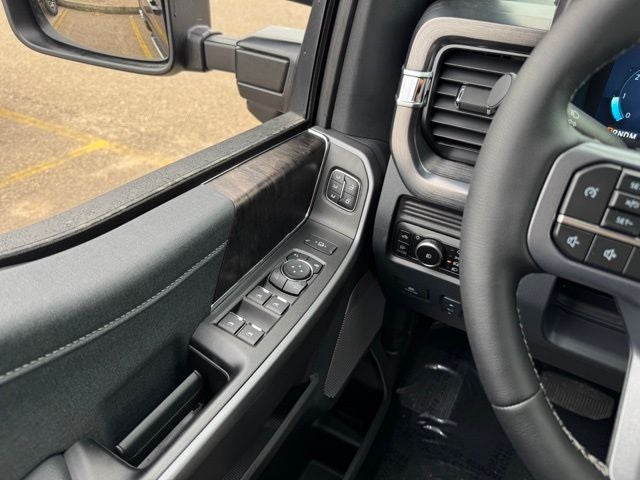 2026 Ford F-350SD Lariat w/FX4 Pkg + Tailgate Step