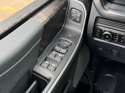 2026 Ford F-350SD Lariat w/FX4 Pkg + Tailgate Step