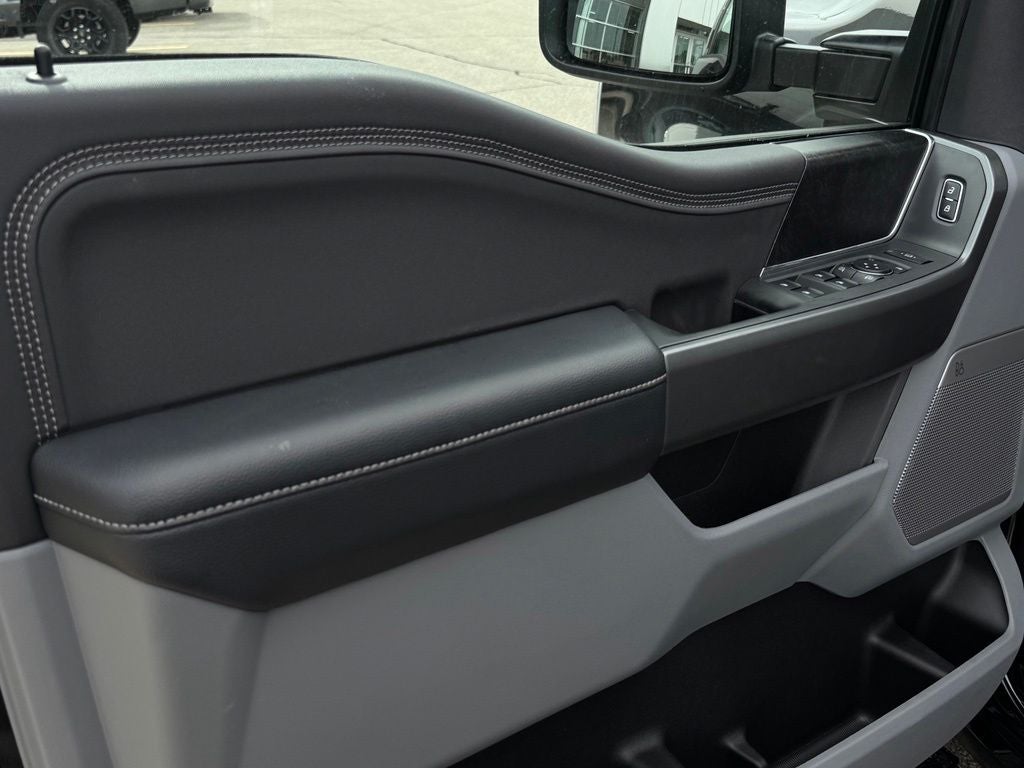 2027 Ford F-350SD XLT w/Carhartt Pkg