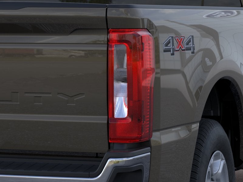 2026 Ford F-350SD XLT w/5th Wheel Prep + Tailgate Step