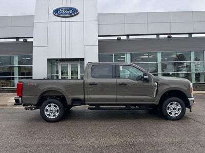 2026 Ford F-350SD XLT w/5th Wheel Prep + Tailgate Step