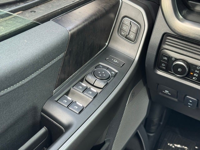 2026 Ford F-350SD Lariat w/FX4 Pkg + Tailgate Step